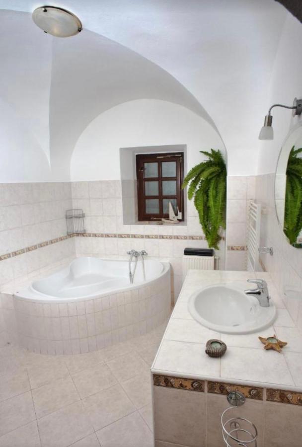 Vip Miku Apartman 2 Mikulov Luaran gambar